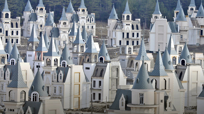 VIDEO: Un dron capta más de 580 castillos al estilo Disney abandonados en las montañas de Turquía