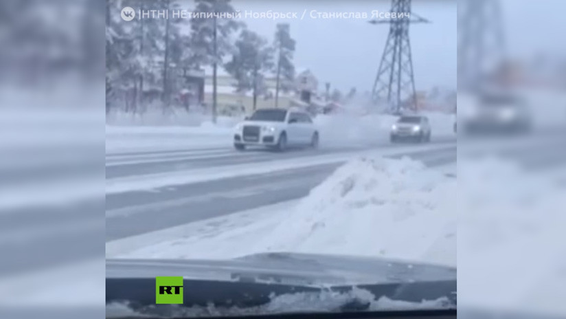 VIDEO: Captan modelos de la limusina blindada presidencial rusa Aurus en las calles de una ciudad siberiana