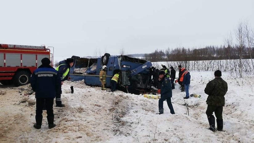 VIDEO: Accidente de un autobús en el oeste de Rusia deja al menos 7 muertos y decenas de heridos