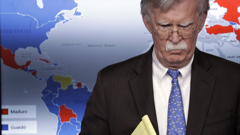 Bolton llama a otros países a  reconocer a Guaidó como "presidente" de Venezuela