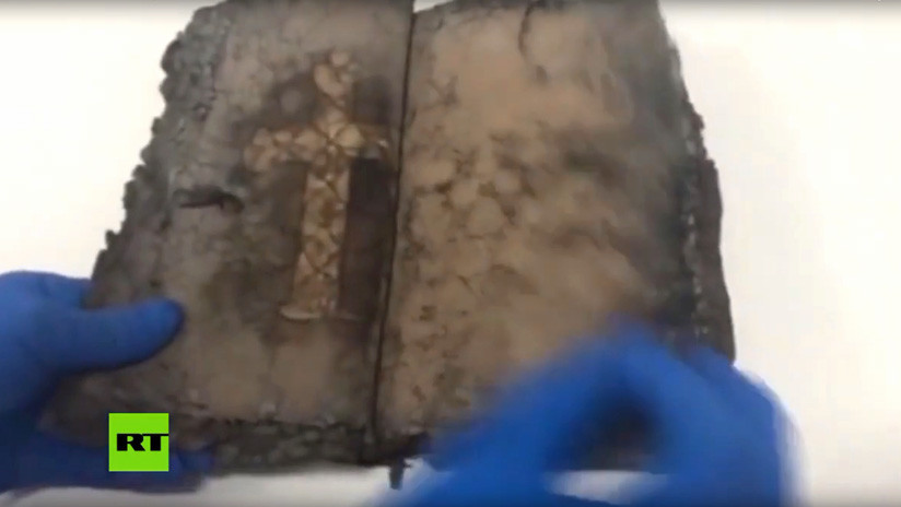 VIDEO: Policía turca sorprende in fraganti a unos contrabandistas e incauta una Biblia de 1.200 años
