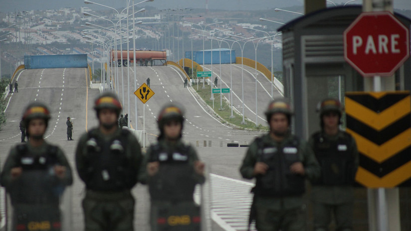 EE.UU. acusa a Venezuela de bloquear la entrega de la "ayuda" en un puente que nunca ha estado abierto