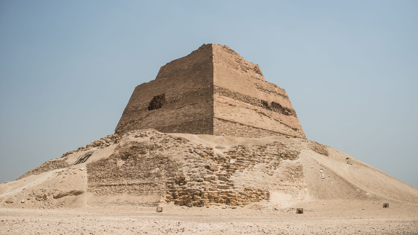 FOTOS: Hallan el esqueleto de una niña de unos 13 años cerca de la Falsa pirámide de Egipto