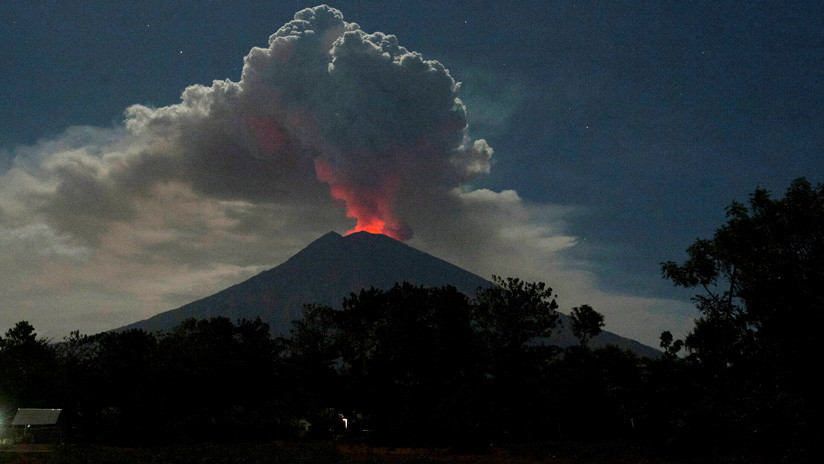 Imágenes satelitales muestran que dos peligrosos volcanes de Indonesia están conectados y mezclan su magma