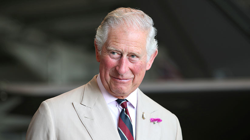Carlos de Inglaterra respalda el uso del yoga para mejorar la salud pública de Reino Unido