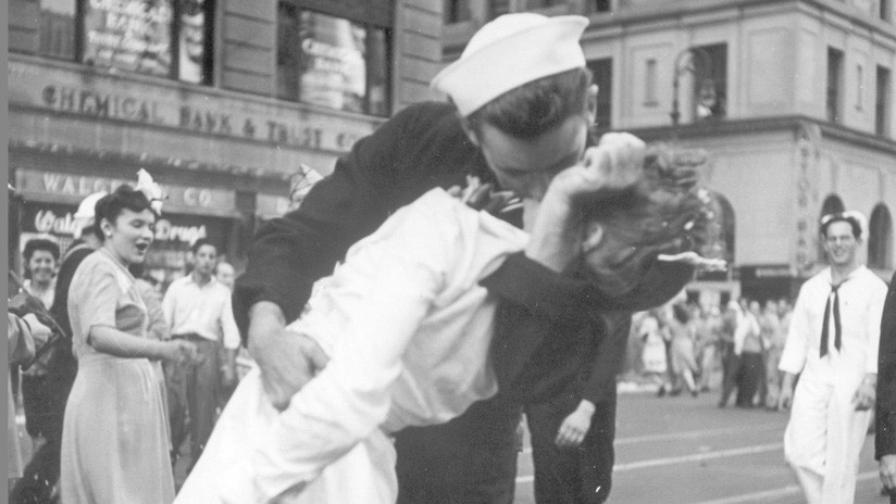 Muere a los 95 años el marinero de la icónica foto del fin de la Segunda Guerra Mundial