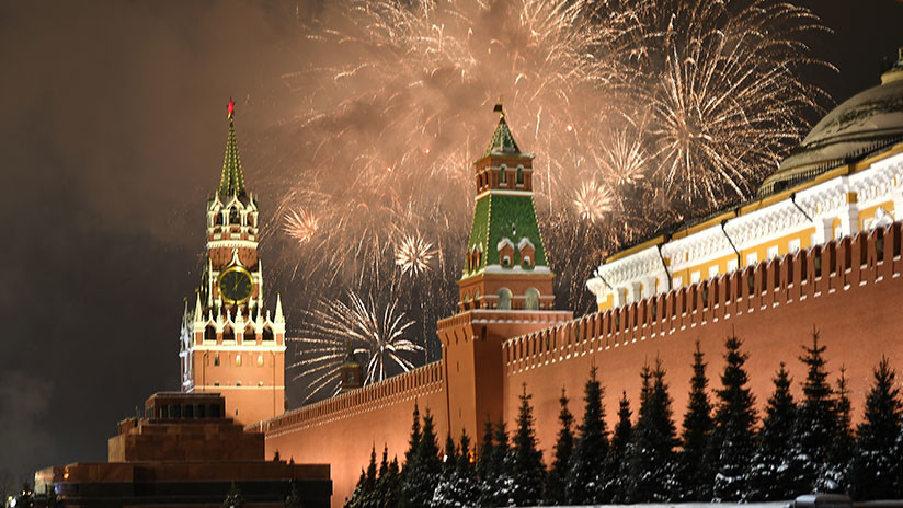 VIDEO: Moscú celebra el Día del Defensor de la Patria con fuegos artificiales