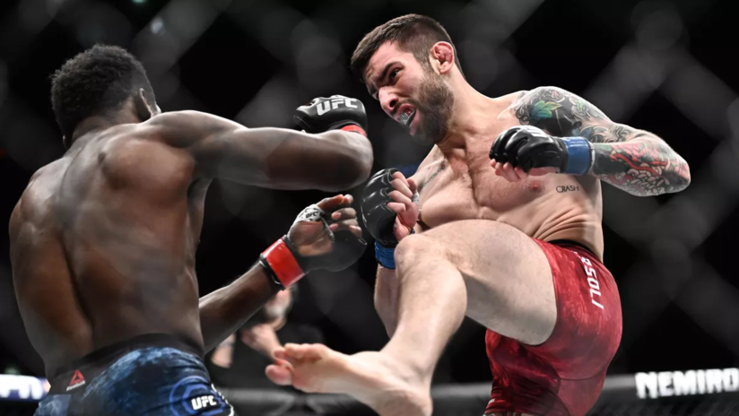 VIDEO: Luchador de la UFC gana combate con un golpe tan fuerte que el protector bucal de su rival salió volando