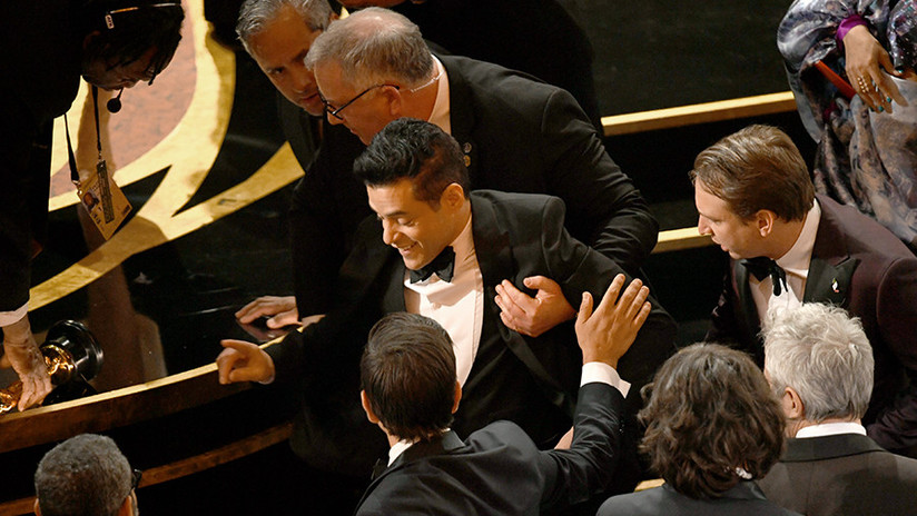 FOTOS: Rami Malek protagoniza una aparatosa caída tras ganar el Óscar al mejor actor