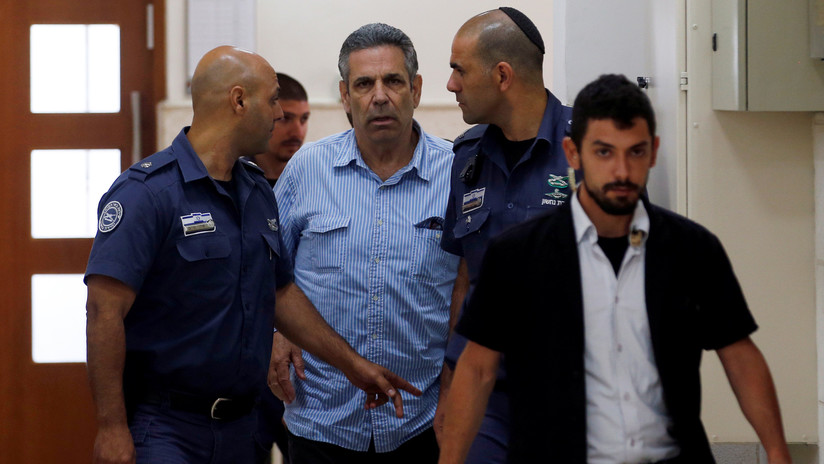 Condenan a 11 años de cárcel a un exministro israelí por espiar para Irán 