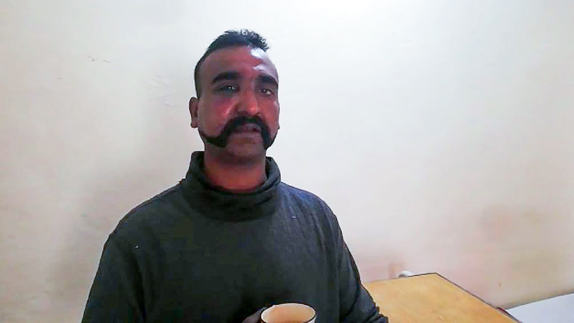 VIDEO: Piloto indio derribado por el Ejército pakistaní agradece haber sido capturado por los militares cuando una turba le daba una paliza