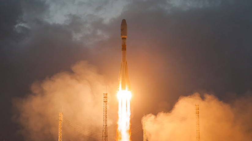 VIDEO: Un cohete Soyuz lanza a la órbita seis primeros satélites para revolucionar Internet