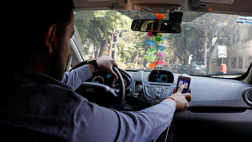 FOTO: Un conductor de Uber ofrece a sus pasajeros un 'menú de viajes' y enloquece a las redes sociales
