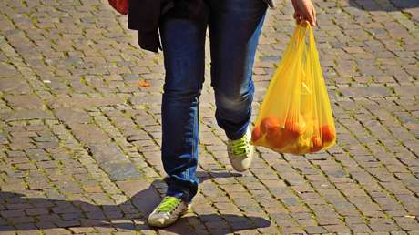 Decisión histórica en Chile, el primer país latinoamericano en prohibir las bolsas de plástico