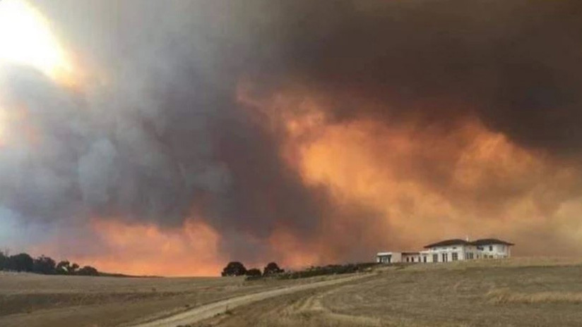 VIDEO: Un gran incendio forestal destruye una localidad de Australia
