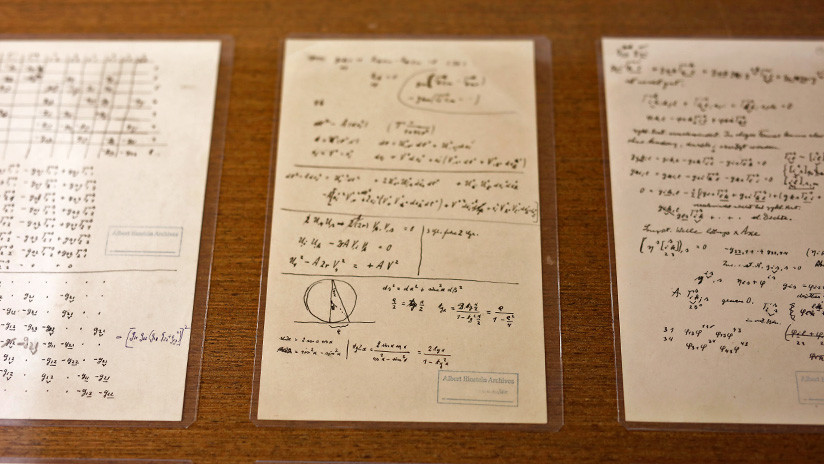 Resuelven un 'rompecabezas' de Einstein tras encontrar la página faltante de un manuscrito suyo