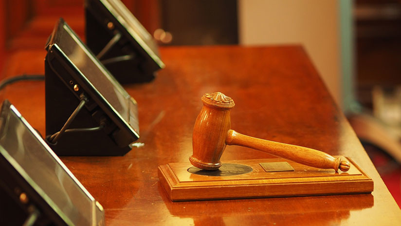 Castigan a un juez en EE.UU. por delirar ante el jurado, afirmando que Dios le dijo que la acusada era inocente