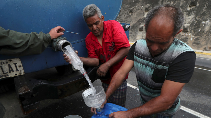 El Gobierno venezolano suministra agua a nivel nacional mientras contrarresta los cortes eléctricos