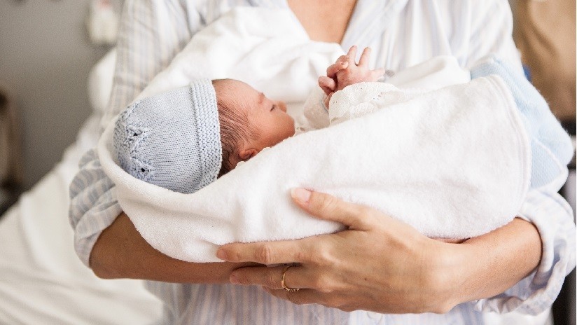 Nace el primer bebé de 'tres padres' con una pionera técnica de fertilidad