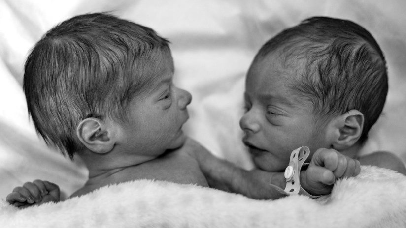 Récord: Dos gemelas alemanas nacen con 3 meses de diferencia y en años distintos