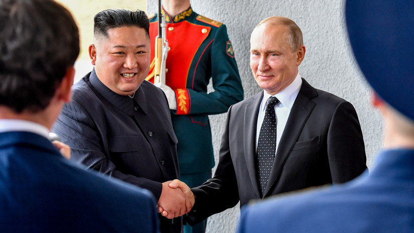 VIDEO: Primer apretón de manos entre Vladímir Putin y Kim Jong-un
