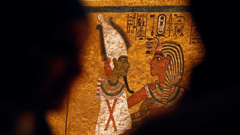 ¿Quién gobernó Egipto antes de que Tutankamón ascendiera al trono?