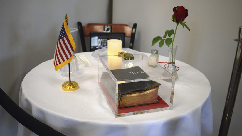 Veterano demanda a un centro médico de EE.UU. por colocar una Biblia en una mesa conmemorativa a los caídos