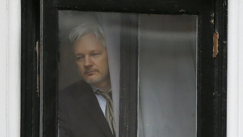 La Fiscalía sueca solicita a la corte una orden de arresto para Julian Assange 