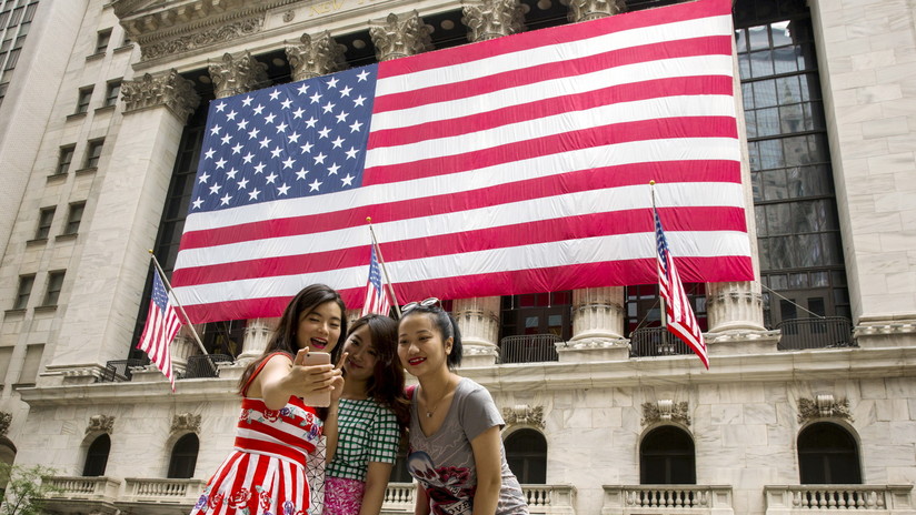 China advierte a sus turistas y empresas sobre los riesgos que pueden enfrentar en EE.UU.