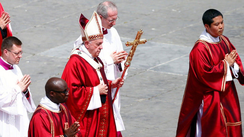 Exembajador del Vaticano acusa al papa de mentir sobre casos de abusos sexuales
