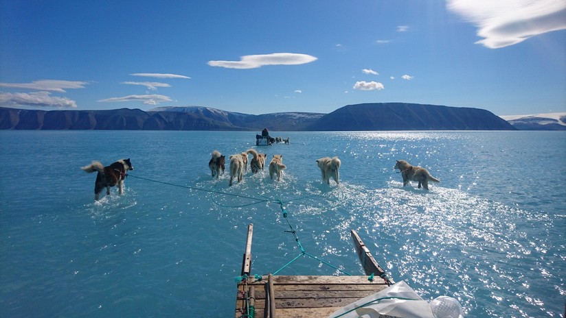 Una fotografía demuestra la realidad del derretimiento del hielo en Groenlandia