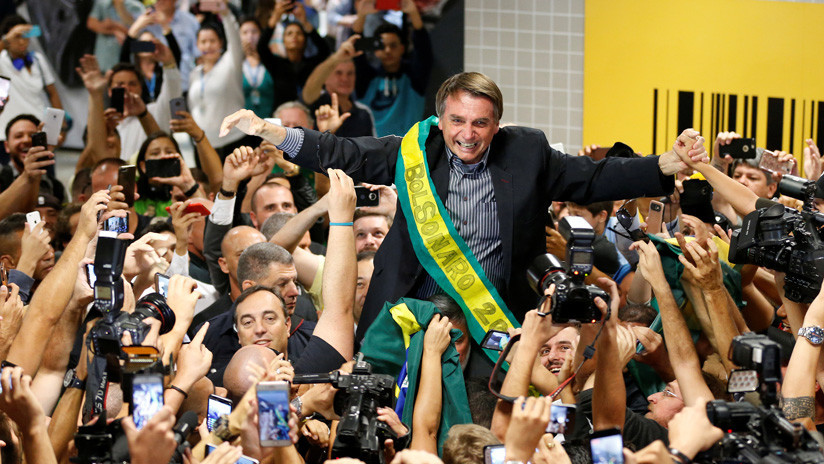 Compañías brasileñas contrataron a una agencia española para mandar mensajes masivos a favor de Bolsonaro