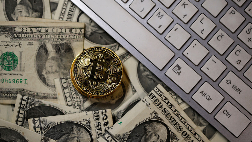 Otro frenesí en el mercado de las criptomonedas: el bitcóin supera los 13.000 dólares