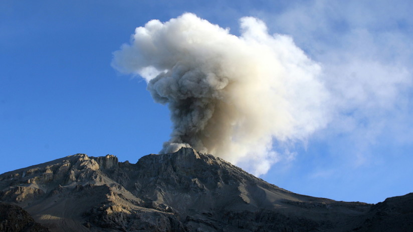 Perú: Anuncian nuevas explosiones en el volcán Ubinas y recomiendan la evacuación de pueblos cercanos