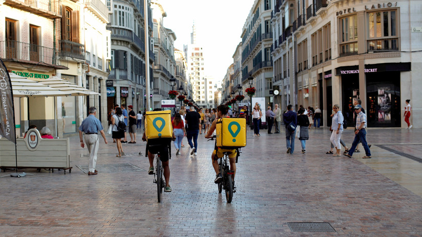 Los derechos laborales ganan el pulso a la economía de las plataformas: Deliveroo pierde un juicio contra 532 'riders' en España