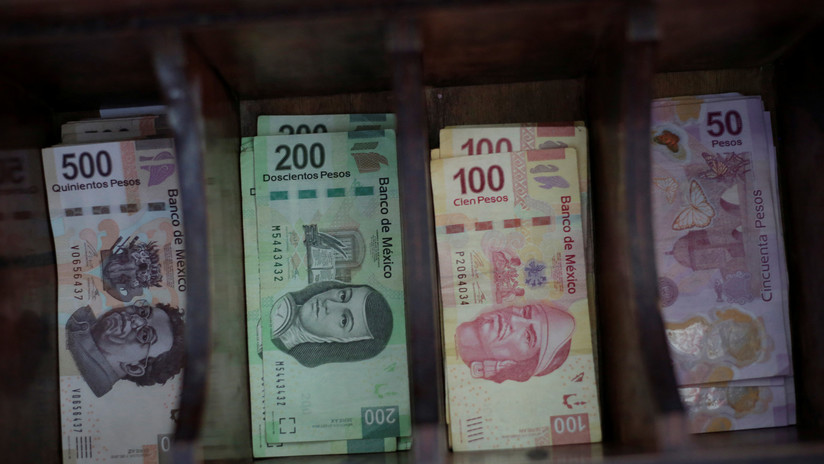 Cae el peso mexicano en medio de aversión al riesgo en mercados emergentes