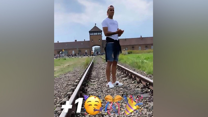 "No sabía exactamente dónde me encontraba": un futbolista uruguayo celebra su cumpleaños con una foto en Auschwitz