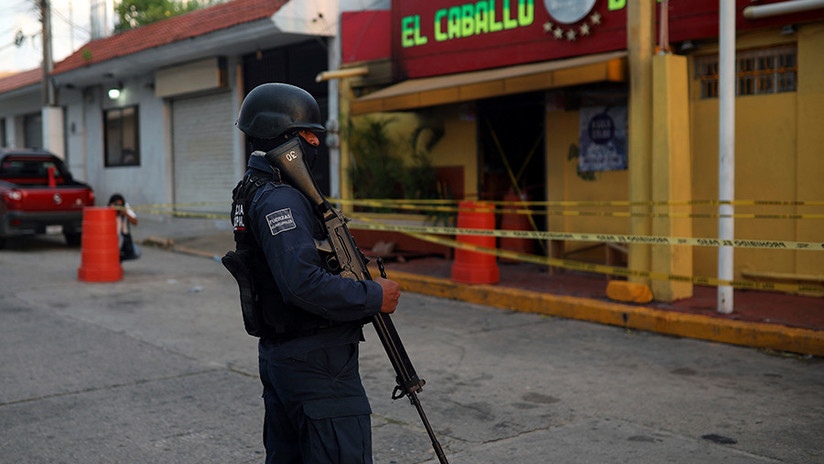 Extorsión, pelea entre cárteles o venta de droga: las posibles causas de la masacre en un bar mexicano en Veracruz