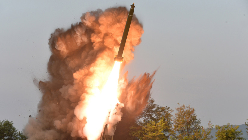 Corea del Norte afirma haber probado de nuevo su sistema lanzacohetes múltiple "supergrande"