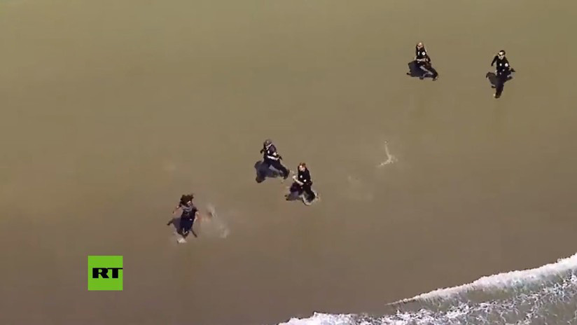 VIDEO: Un fugitivo escapa de la policía en una persecución de película por una playa de Los Ángeles