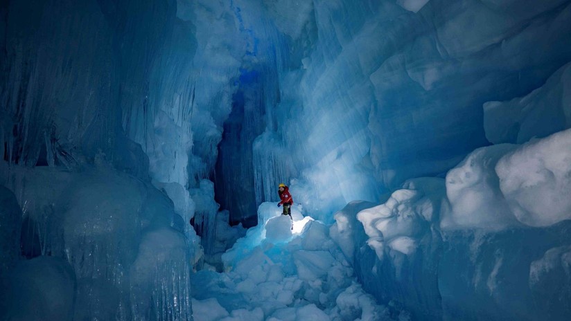 FOTOS: Reencuentran en la Antártida una gigantesca cueva "perdida" con ríos y lagos en tres niveles