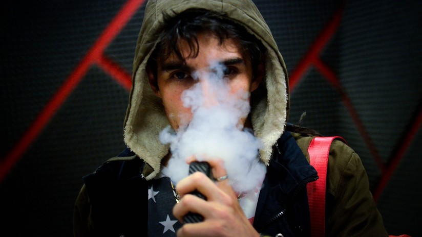 Un joven termina con los pulmones llenos de aceite solidificado por vapear (FOTO)