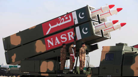 Un ministro de Pakistán advierte que su país puede causar daños a la India con mini bombas nucleares