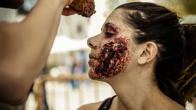 Confunden el maquillaje 'zombi' demasiado realista de una mujer con una grave emergencia médica (FOTOS)