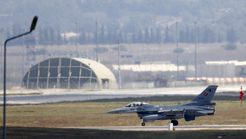 Reportan un ataque de la aviación turca contra una base militar kurda en la frontera siria