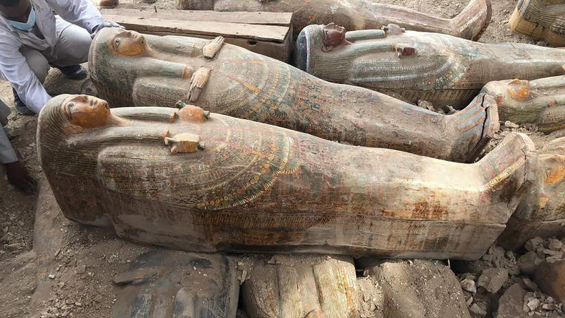 "El descubrimiento más grande e importante": Hallan 20 sarcófagos antiguos de madera bien conservados en Egipto