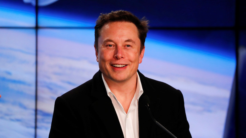 Elon Musk dice haber escrito un mensaje en Twitter usando su red de 60 satélites Starlink y no todos le creen
