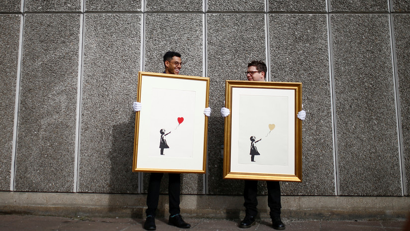 Aparecen las primeras fotos oficiales de Banksy, el popular artista moderno que se niega a dar la cara