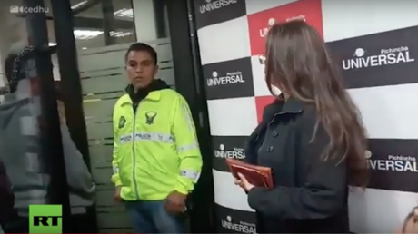 Autoridades ecuatorianas suspenden las emisiones de radio Pichincha Universal, allanada por presunta "incitación a la discordia"