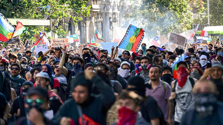 ¿Ocultar la represión o perder dinero? Causas y consecuencias de la cancelación de las cumbres en Chile